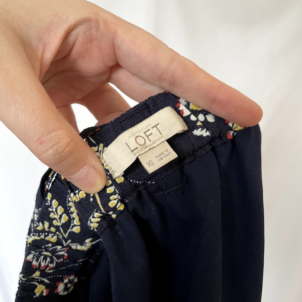 Ann Taylor LOFT navy floral miniskirt belt elastic waist women's size XS pockets - Picture 8 of 9